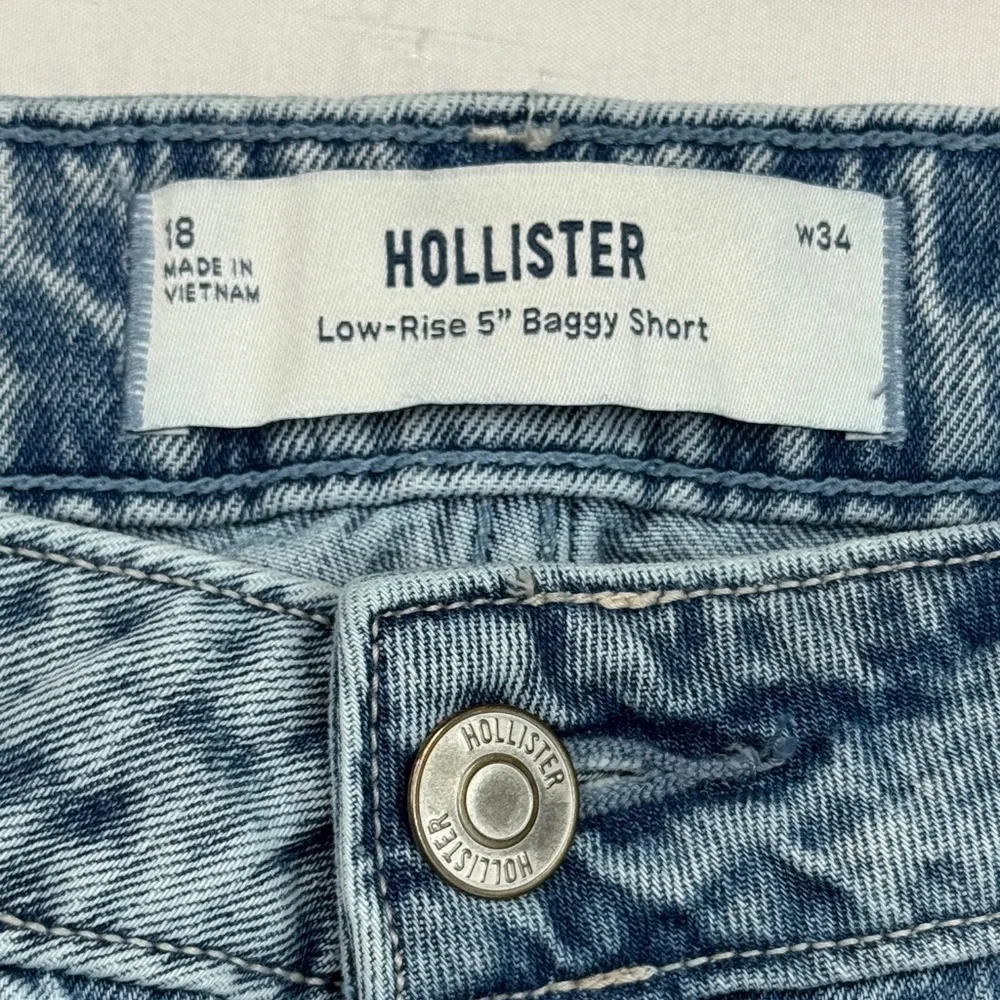 Hollister Classic Blue Denim Shorts size 18 or 34 low rise 5” baggy Jean short